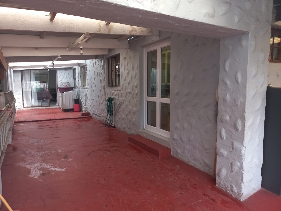 4 Bedroom Property for Sale in Lentegeur Western Cape